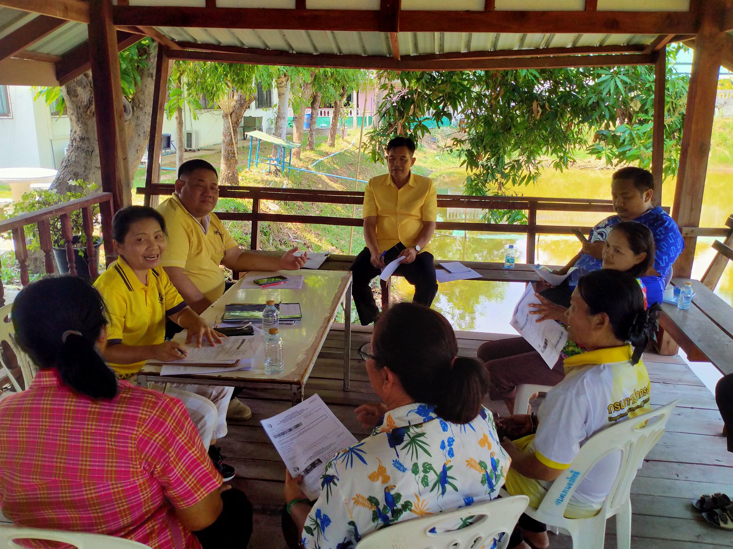 พช.นาเชือก: ลงพื้นที่ติดตามหนี้ค้างชำระกองทุนพัฒนาบทบาทสตรีอำเภอนาเชือก
