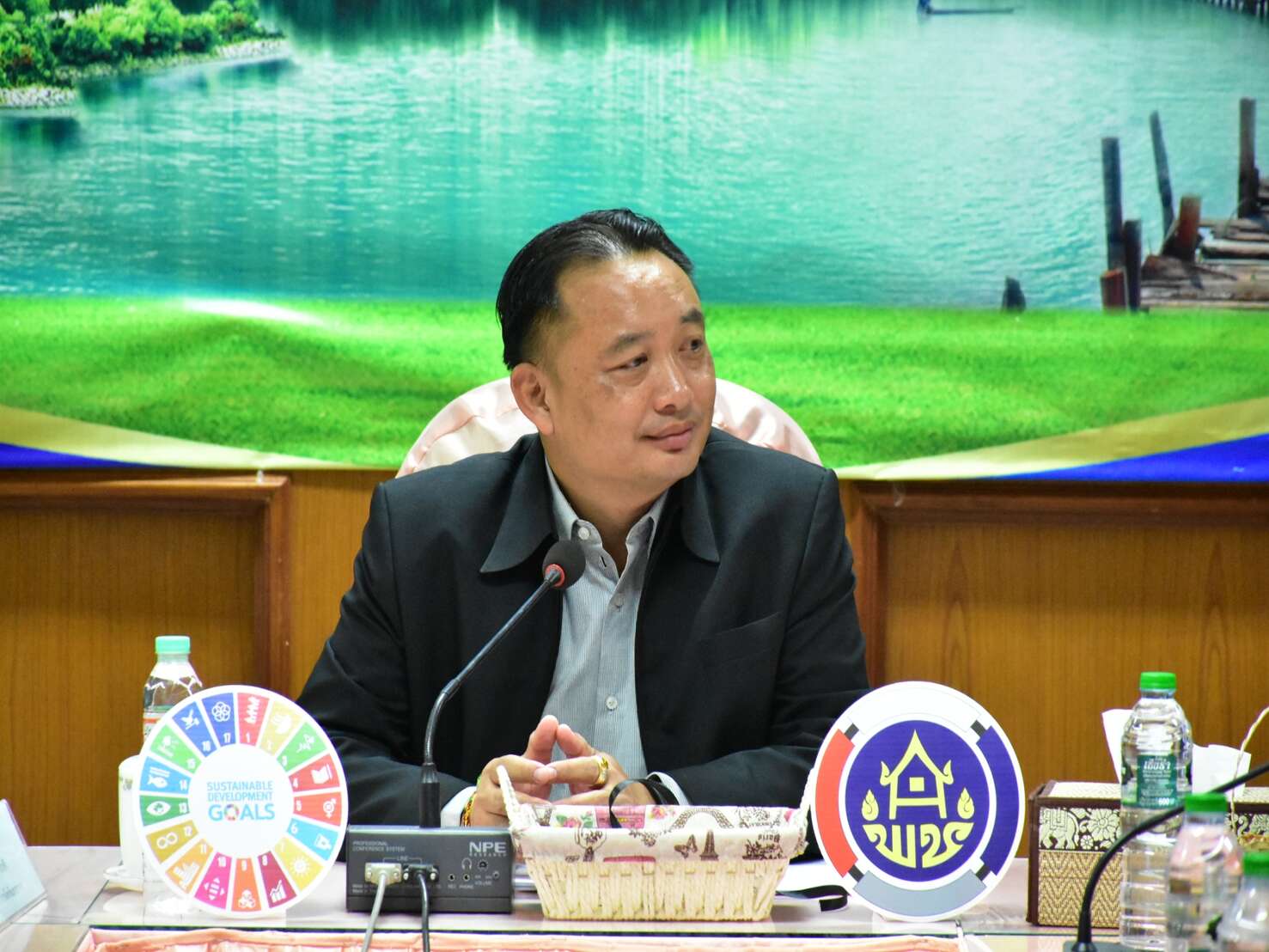 พช.นาเชือก จังหวัดมหาสารคาม ร่วมกิจกรรมประดิษฐ์โบว์ริบบิ้นดำไว้อาลัยและย้อมผ้าสีดำ ฟรี… เพื่อถวายเป็นพระราชกุศล สมเด็จพระนางเจ้าสิริกิติ์ พระบรมราชินีนาถ พระบรมราชชนนีพันปีหลวง และแสดงความจงรักภักดี