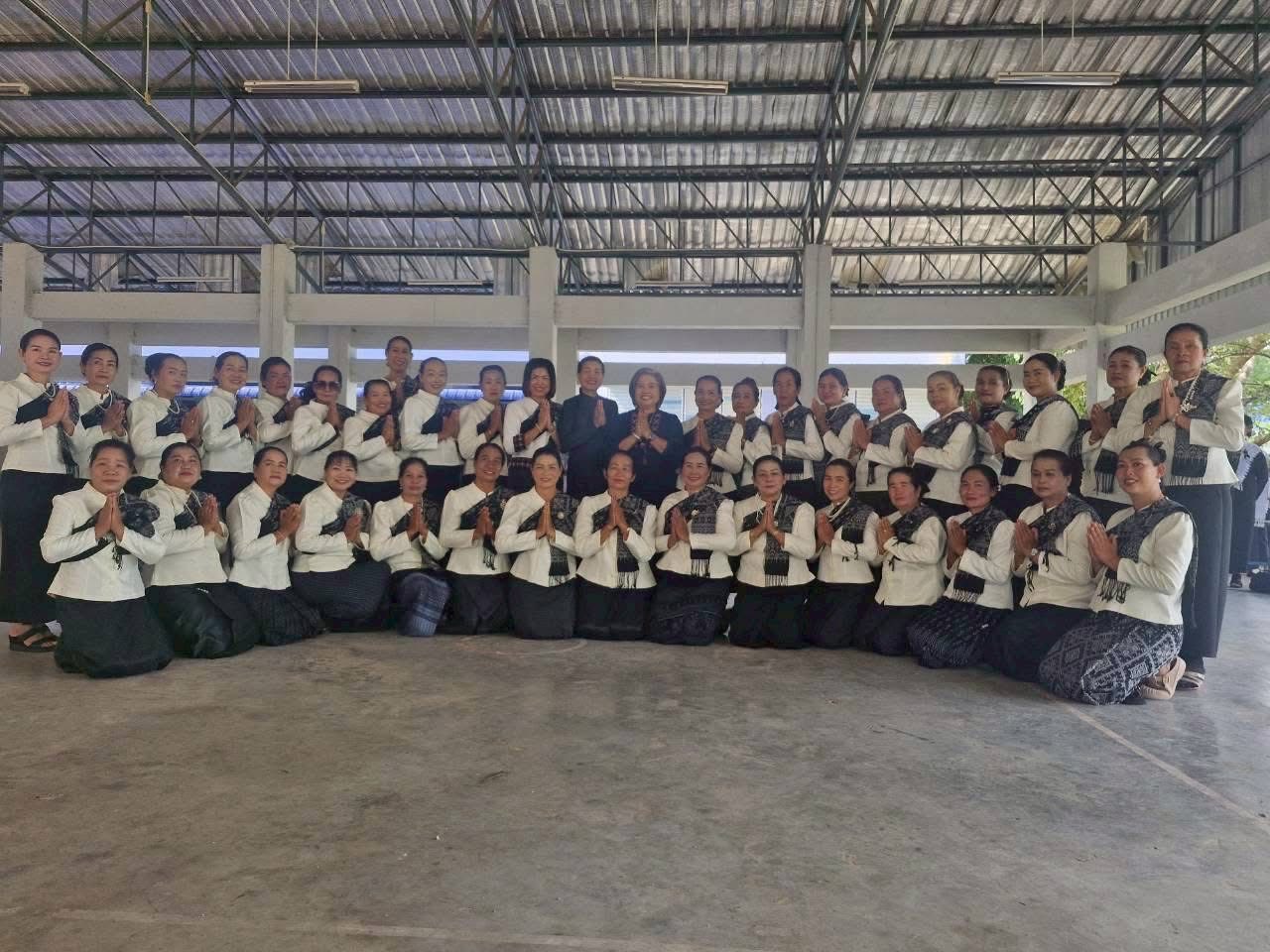 พช.นาเชือก : นำกลุ่มสตรีซ้อมใหญ่รำงานประเพณีบุญคูณลาน กุ้มข้าวใหญ่ และของดีอำเภอนาเชือก ประจำปี 2568