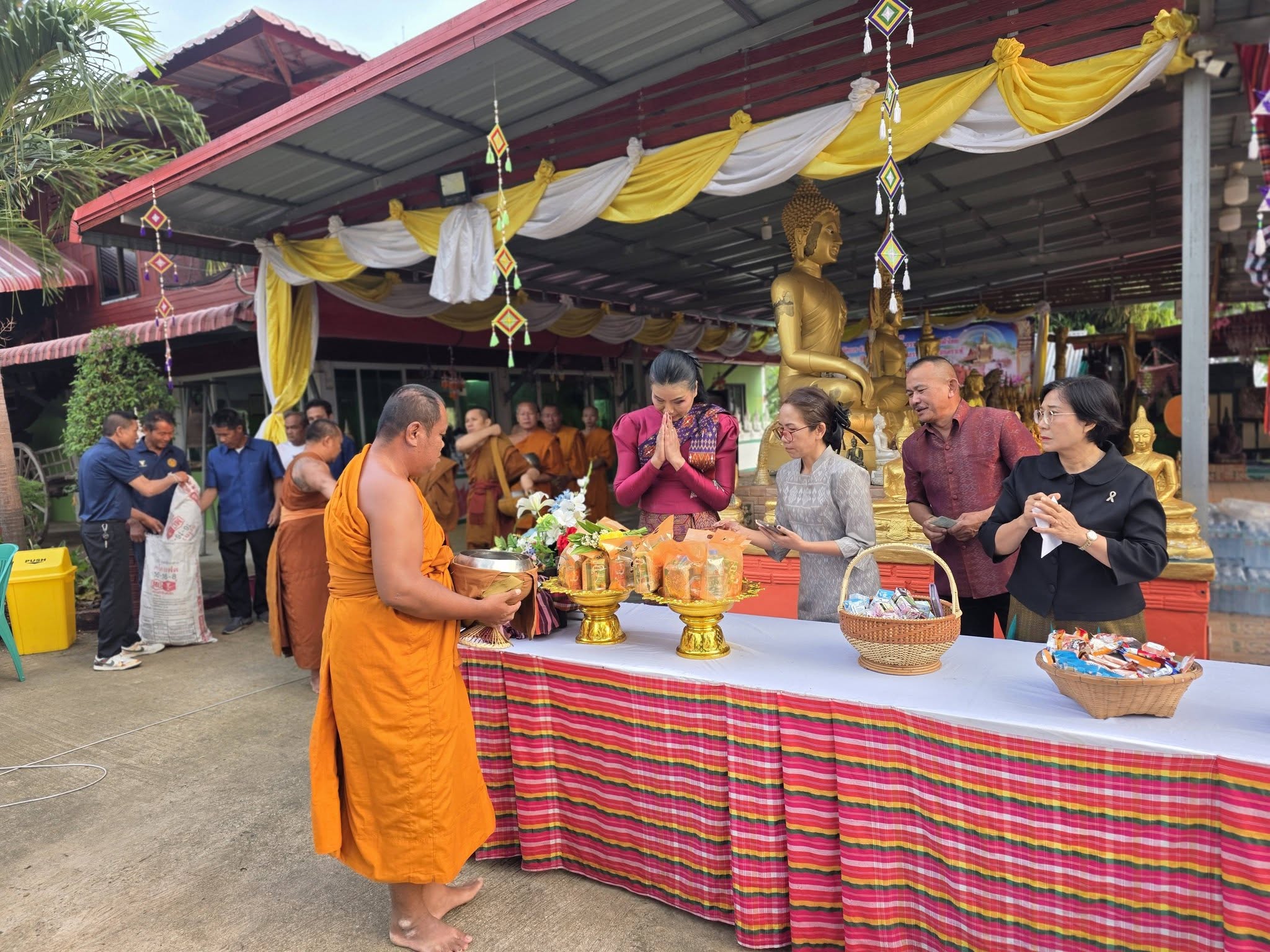 สพอ.นาเชือก จ.มหาสารคาม : ร่วมกิจกรรมโครงการ“พลังบวรร่วมใจ สืบสานวัฒนธรรมไทย สวมผ้าไทย เข้าวัดทำบุญตักบาตร” ถนนสายวัฒนธรรมนำสู่การสงเคราะห์ เพื่อเฉลิมพระเกียรติพระบาทสมเด็จพระเจ้าอยู่หัว“ ประจำปี 2569