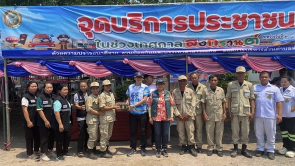 พช.นาเชือก ลงพื้นที่ตรวจเยี่ยมจุดบริการประชาชน อบต.สำโรง มอบกำลังใจเจ้าหน้าที่ช่วงเทศกาล