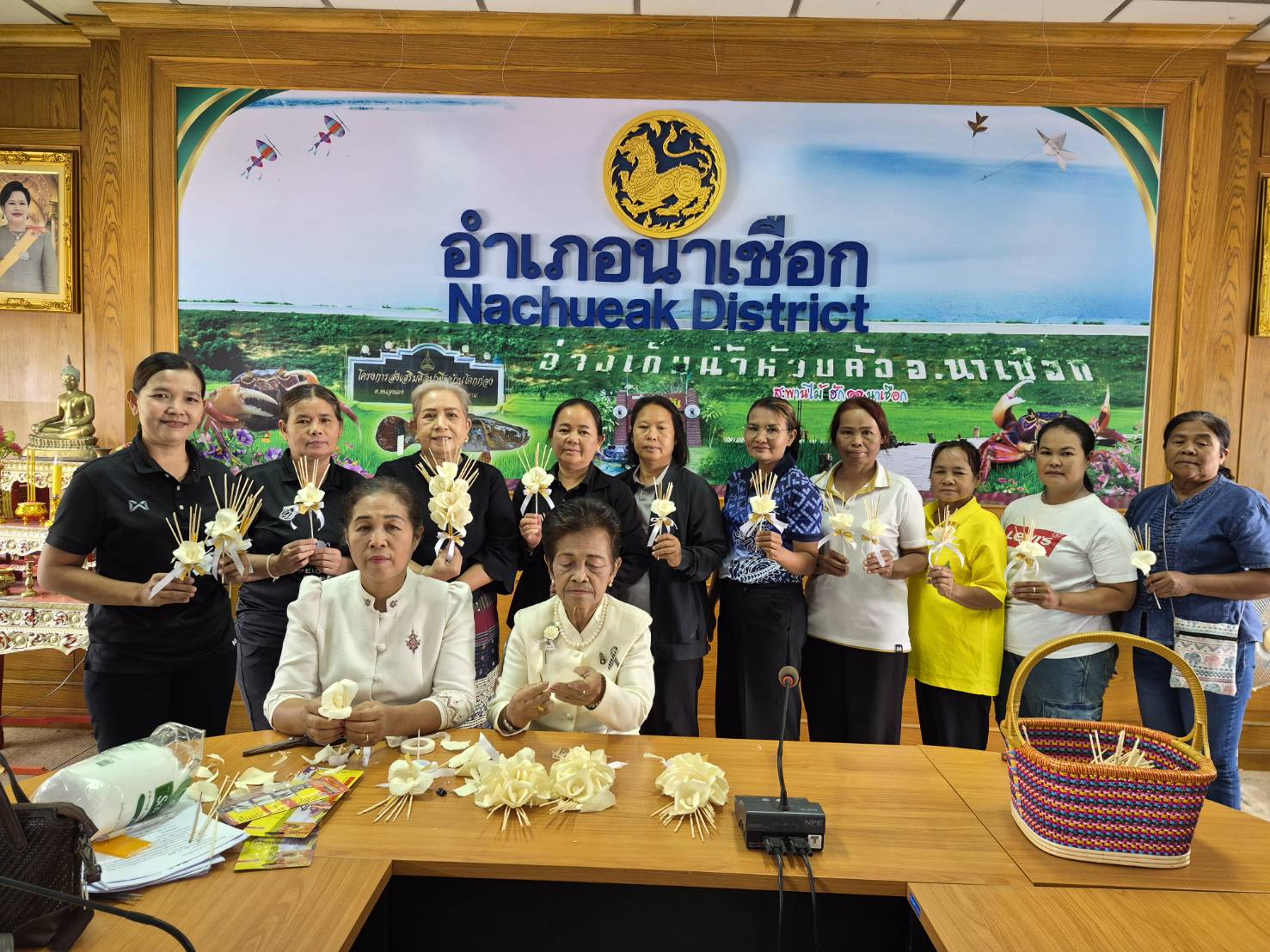 พช.นาเชือก จังหวัดมหาสารคาม จัดกิจกรรมฝึกอบรมอาชีพ “การทำดอกไม้จันทน์” ส่งเสริมทักษะ สร้างอาชีพ และการมีส่วนร่วมของชุมชน